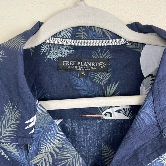 Free Planet Blue Button Down Men's Shirt Size XL - Picture 2 of 4